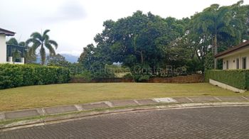 Venta de Lote en Piedades de Santa Ana. RAH 27-836