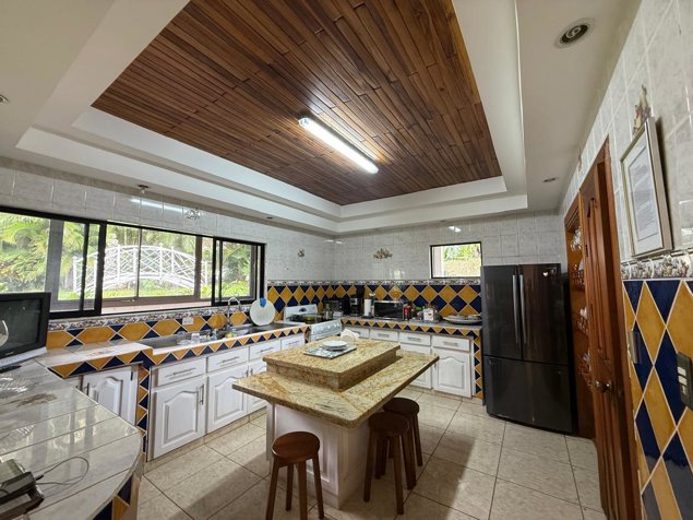 Venta de villa con 20 apartamentos y piscina en San Lorenzo de Heredia #26-545 GS in Barrantes, Flores, Heredia — $3,950,000 - Photo 2 of 9
