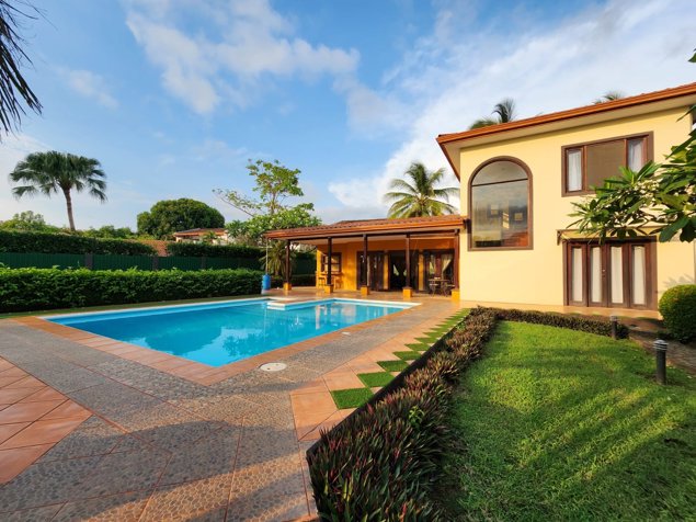 Villa Flamboyan, La Garita, Tamarindo, Guanacaste, Costa Rica. en Tamarindo, Santa Cruz, Guanacaste — $589,000