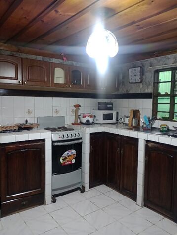SE VENDE BELLA PROPIEDAD CON CASA Y 4 APARTAMENTOS.  en San Rafael, Vázquez de Coronado, San José — ₡ 135 000 000