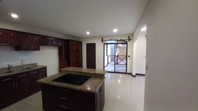 Casa de 3 habitaciones y 3 baños con acabados de calidad y buena iluminación en Tres Ríos en San Diego, La Unión, Cartago — ₡ 145 000 000