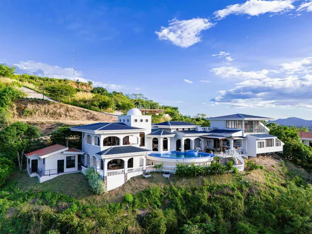 Villa de Lujo con Vista al Océano y Volcanes en Lomas del Mar en Sardinal, Carrillo, Guanacaste — $1,399,000
