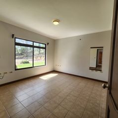 Casa con 4 Cuartos y Rio en La Hermosa en El General, Pérez Zeledón, San José — $350,000 - Foto 4 de 11