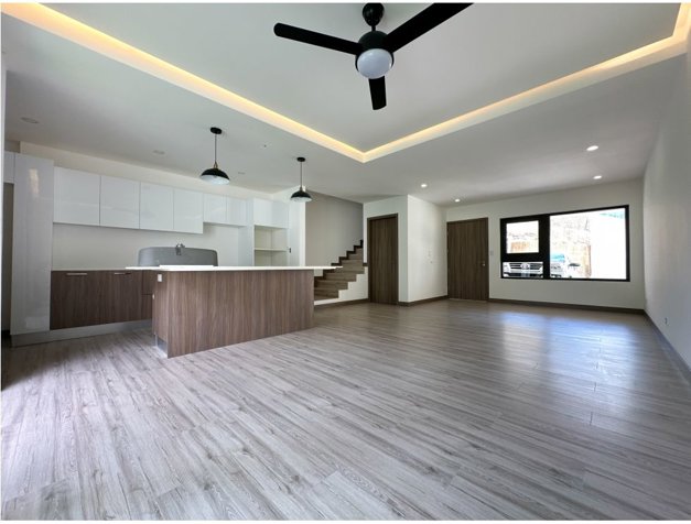 Se alquila casa moderna completamente nueva en Escazú en Escazú, San José — $2,300 - Foto 3 de 13