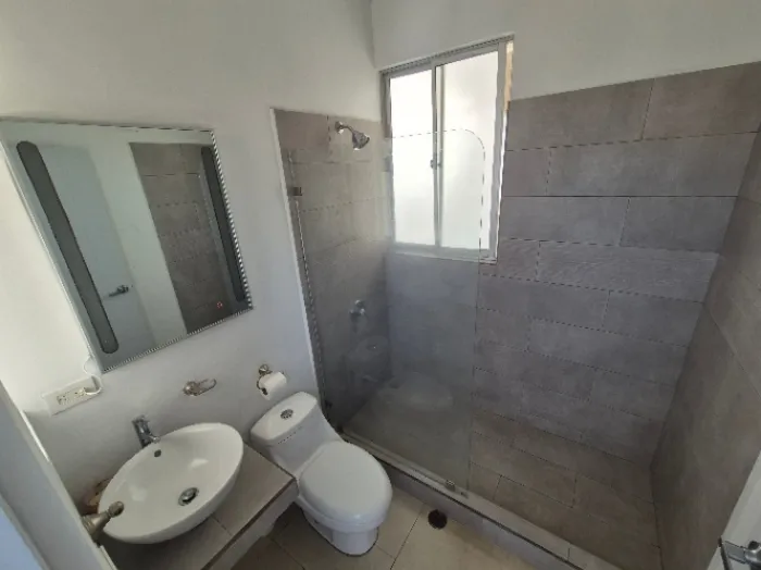 Alquiler! Casa Moderna Condominio en Barreal 4 habitaciones  en Ulloa, Heredia — $3,000 - Foto 2 de 12