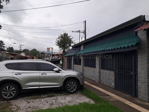CASA EN VENTA EN MONTES DE OCA SAN JOSÈ in San Rafael, Montes De Oca, San José — $417,000