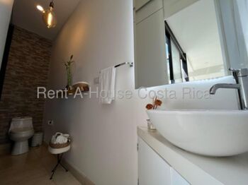 Venta de Casa en Escazú, San Antonio. RAH 26-1459 in San Antonio, Escazú, San José — $495,000 - Photo 5 of 18