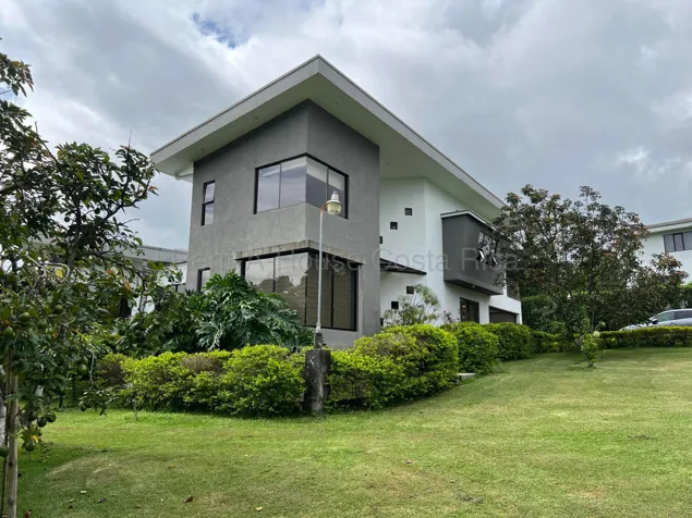 Venta de Imponente Casa en Barva, Heredia / Mls. 26-1533 OFC JB in Barva, Heredia — $870,000 - Photo 2 of 10