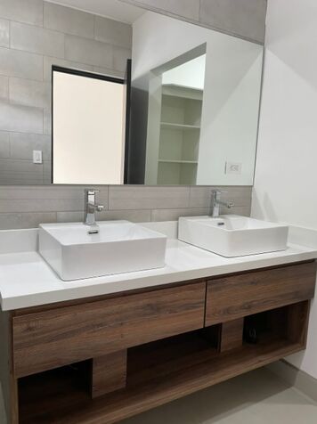 Se vende . For sale . Bella casa en Bebedero de Escazú . Cerca de la montaña . .  en San Antonio, Escazú, San José — ₡ 135