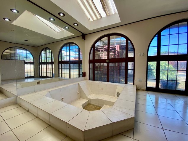 VENTA DE CASA/ REMODELAR con PISCINA en Bosques de Doña Rosa in La Asunción, Belén, Heredia — $417,000 - Photo 2 of 46