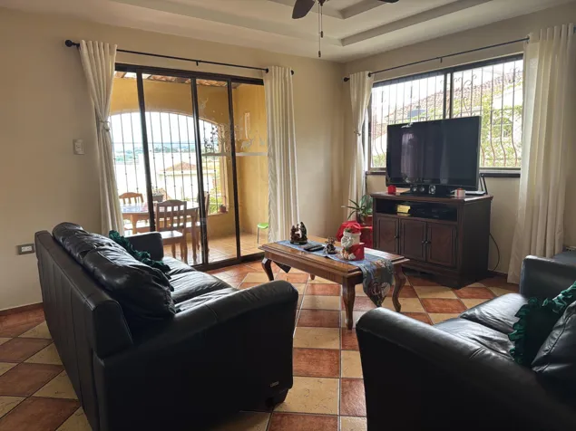 Venta de casa de 3 plantas con terrazas y amplios espacios #26-1085 GS en San Rafael, Escazú, San José — $540,000 - Foto 3 de 18