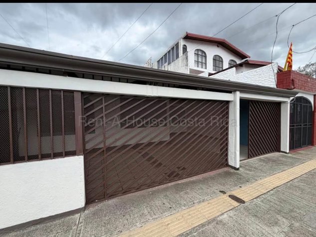 Casa en Heredia con apartamento alquilado en Santa Lucía, Barva, Heredia — ₡ 88 000 000