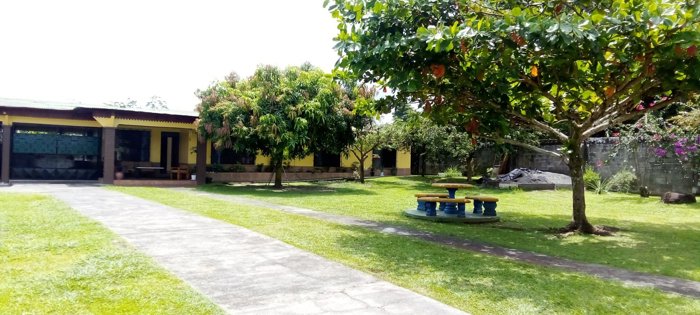 Hotel / Cabinas Guapiles *** Oportunidad de Negocio*** en Guápiles, Pococí, Limón — $2,250,000 - Foto 3 de 7