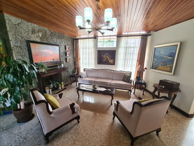 Se vende casa en Residencial Los Colegios Moravia (FE) en San Vicente, Moravia, San José — $260,000