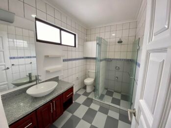 Se vende moderna casa en condominio de San Rafael Escazú 25-228 en San Rafael, Escazú, San José — $279,000 - Foto 4 de 22