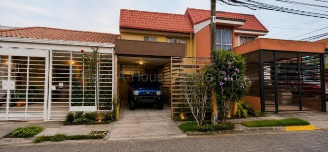 Venta de Casa en Montes de Oca-Mercedes. RAH 27-113 in Mercedes, Montes De Oca, San José — ₡ 75 000 000