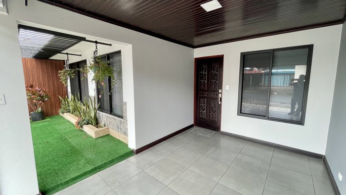 SE VENDE CASA CON APARTAMENTO EN SAN RAMON, ALAJUELA en San Ramón, Alajuela — $385,000 - Foto 3 de 29