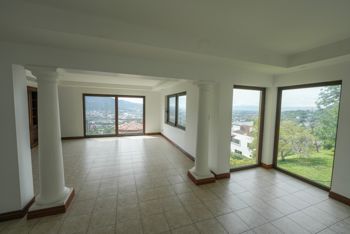 Apartamento de 1 piso con 3 habitaciones + Oficina en Villa Real en Pozos, Santa Ana, San José — $3,500 - Foto 2 de 22