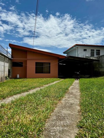 Venta casa en Barva Heredia , amplia zona verde en Barva, Heredia — ₡ 95 000 000 - Foto 2 de 20