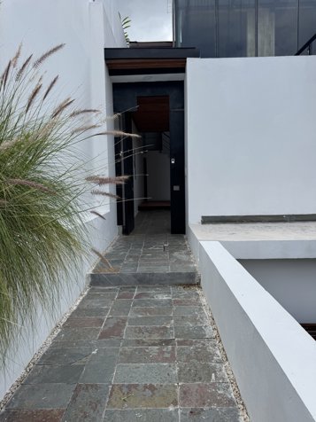 Venta / casa de lujo con apartamento independiente en Tres Ríos, La Unión, Cartago — $800,000 - Foto 3 de 34