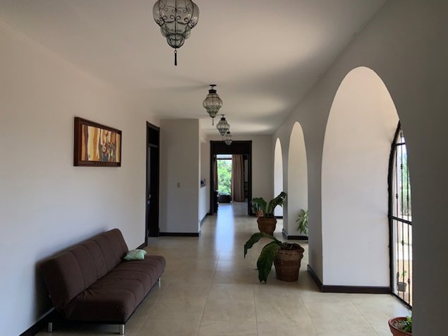 Grande casa moderna con diseños coloniales in Atenas, Alajuela — $625,000 - Photo 2 of 32