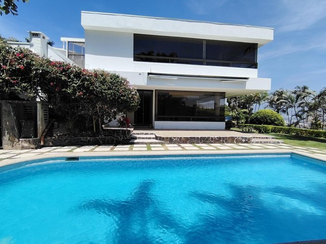 Venta de casa de lujo con piscina y vistas al Valle Central #25-1526 GS in San Rafael, Escazú, San José — $1,070,000