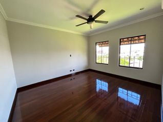 CERRO ALTO | CASA RENOVADA EN 2026 CON VISTAS QUE ENAMORAN in Escazú, San José — $835,000 - Photo 4 of 12
