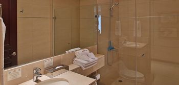 Condominio de dos Habitaciones para la Renta en Escazú, San José — $2,450 - Foto 4 de 23