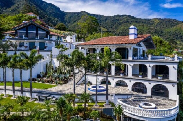 Venta de dos Maravillosa Casas en Escazú / Mls. 25-143 OFC JB in Escazú, San José — $1,550,000