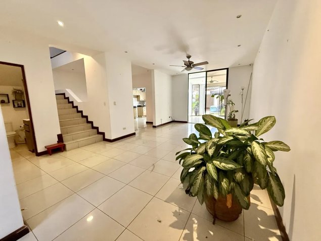 VENTA AMPLIA CASA DE 2 PLANTAS ROHMOSER RESIDENCIAL in Pavas, San José — $335,000