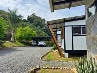 Casa Moderna Amueblada en Venta Pavones Turrialba Terreno 5.000 m² in Pavones, Turrialba, Cartago — $295,000 - Photo 5 of 27