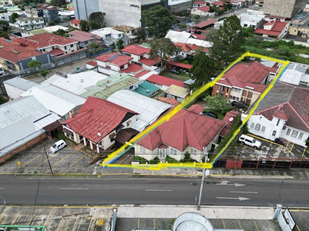 Venta de Terreno comercial en San José, con casa y apartamentos en Carmen, San José — $1,650,000 - Foto 2 de 8