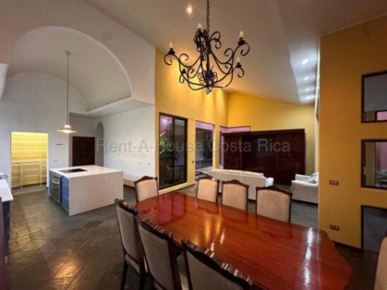 Venta de Casa en Pozos de Santa Ana. RAH 26-1902 en Pozos, Santa Ana, San José — $900,000