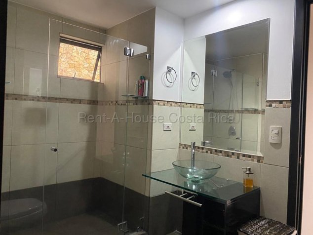 Alquiler de Apartamento AMUEBLADO en Santa Ana. RAH 27-46 en Santa Ana, San José — $1,200