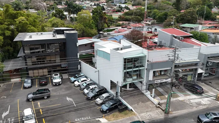 Local Comercial de 232m2 con Excelente Exposición Comercial en Escazú en San Rafael, Escazú, San José — $4,700