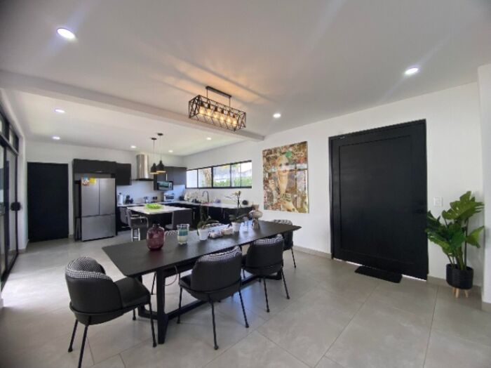 Venta de Hermosa Casa de Lujo en San Rafael de Escazú 26-522 en San Rafael, Escazú, San José — $335,000