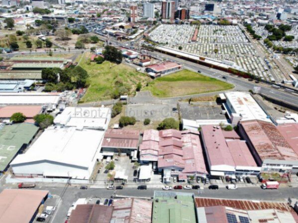 Venta de Bodegas Gemelas en Hospital-San José. en Hospital, San José — $3,050,000