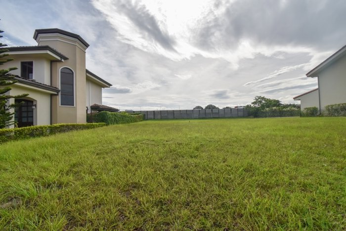 Terreno de 517m2 en Condominio Los Castillos, La Guácima en Guácima, Alajuela — $110,000 - Foto 2 de 19