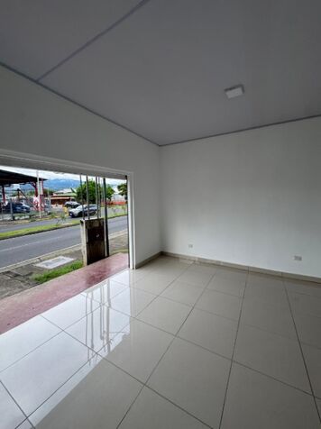 LOCAL COMERCIAL HEREDIA - SERVICIOS DE AGUA Y LUZ INCLUIDOS en San Francisco, Heredia — ₡ 300 000
