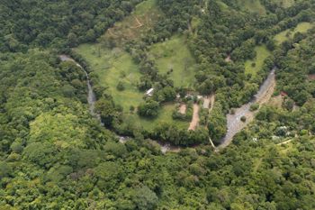 SE VENDE FINCA EN DOMINICAL CON VISTAS AL MAR Y NACIENTES DE AGUA EN 55 HECTAREAS in Barú, Pérez Zeledón, San José — $990,000 - Photo 3 of 20