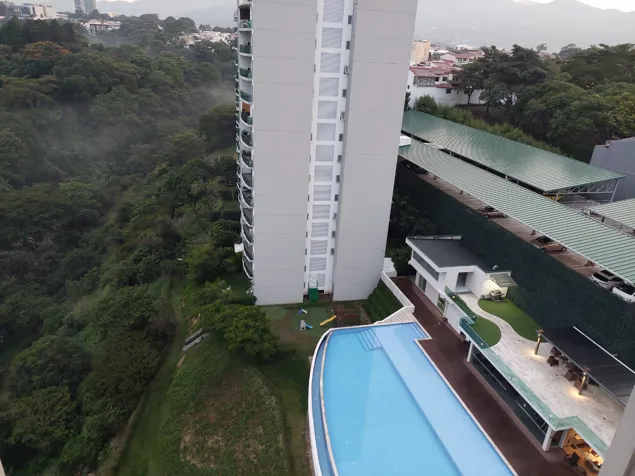 ALQUILER DE PENTHOUSE, RHOMOSER, CONDOMINIO PARADISUS en Carmen, San José — $2,250 - Foto 2 de 13