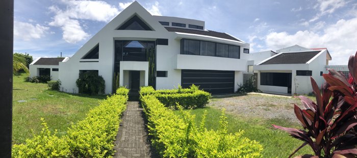 Remate Bancario -Casa en Venta En Laureles Escazú in San Rafael, Escazú, San José — $755,423