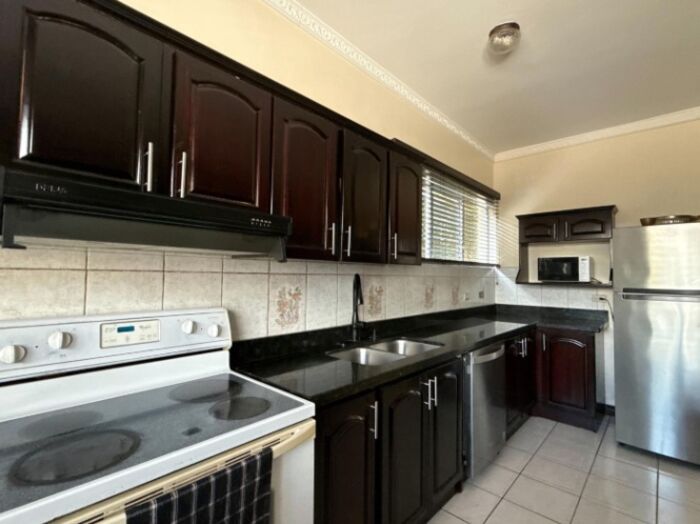 Se alquila casa con piscina privada en Mora San José 25-2050 in Colón, Mora, San José — $4,800
