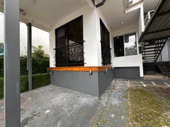 Se alquila espacioso apartamento amoblado en Alajuelita San José 26-383 in San Felipe, Alajuelita, San José — $1,300