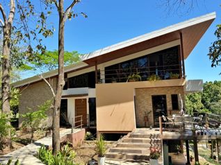 Venta casa semiamueblada c/piscina y vista a la montaña, Orotina. (MV) in Coyolar, Orotina, Alajuela — $344,000 - Photo 2 of 19