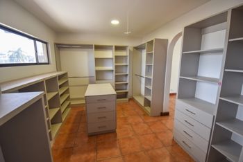 Casa de 6 Habitaciones + Oficina en Los Laureles en San Rafael, Escazú, San José — $5,000 - Foto 5 de 37