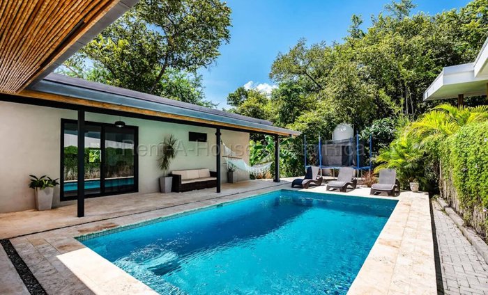 Venta de Hermosa Villa con Piscina Privada en Santa Cruz Guanacaste en Santa Cruz, Guanacaste — $989,000 - Foto 3 de 15