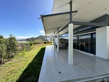 Se vende lujosa casa con piscina y amplio lote en Rio Oro 25-1146 en Pozos, Santa Ana, San José — 575 000 ₡ - Foto 5 de 21