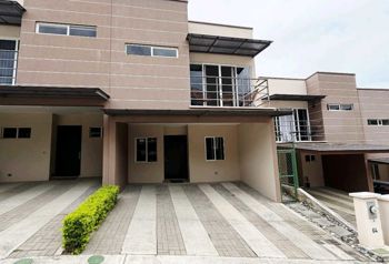 Casa en venta en Ciudad Colón | 3 hab., jardín y piscina