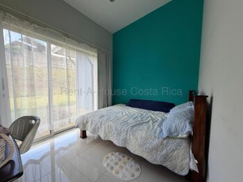 Venta de amplia casa con jardines, vistas y 5 parqueos #26-1877 GS in Mercedes Sur, Puriscal, San José — $375,000 - Photo 4 of 17